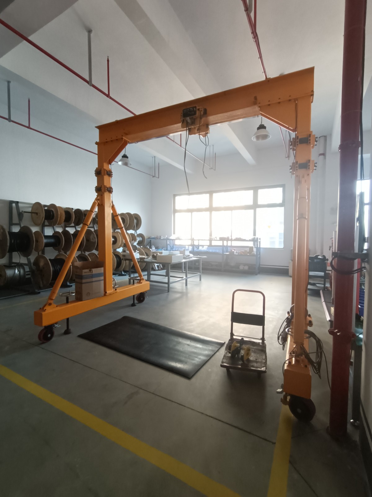 Portable gantry crane