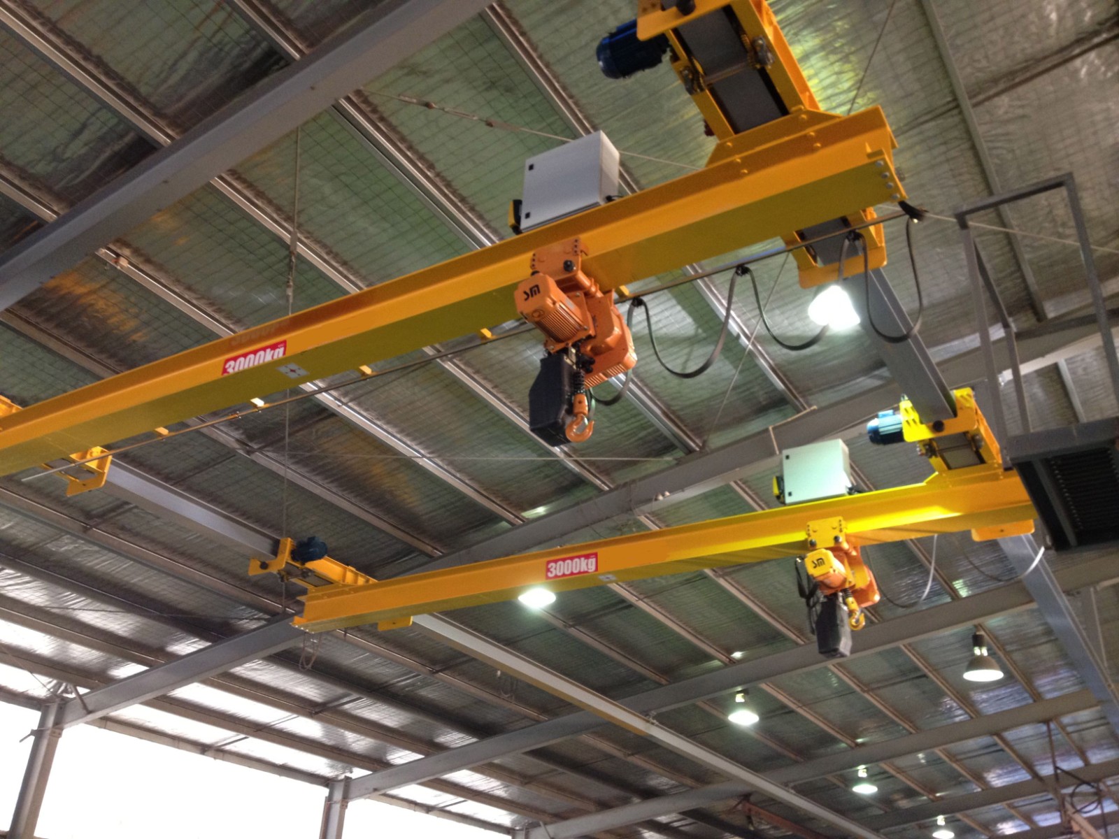Light underhung overhead crane