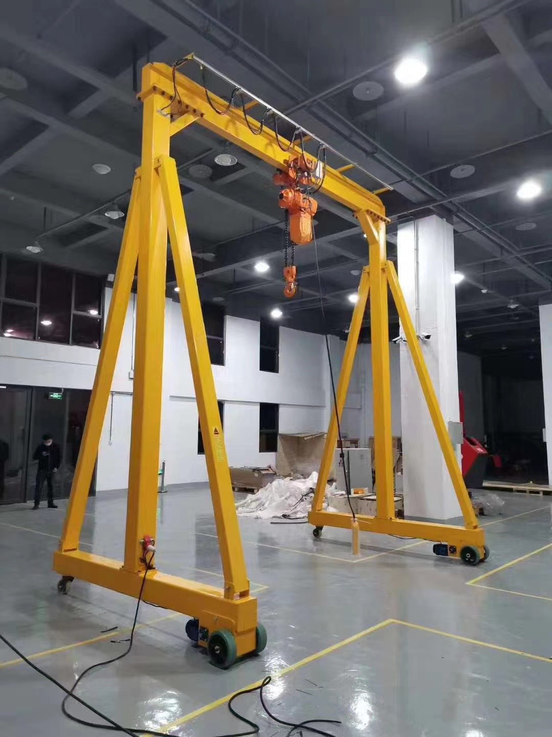 Mobile gantry cranes