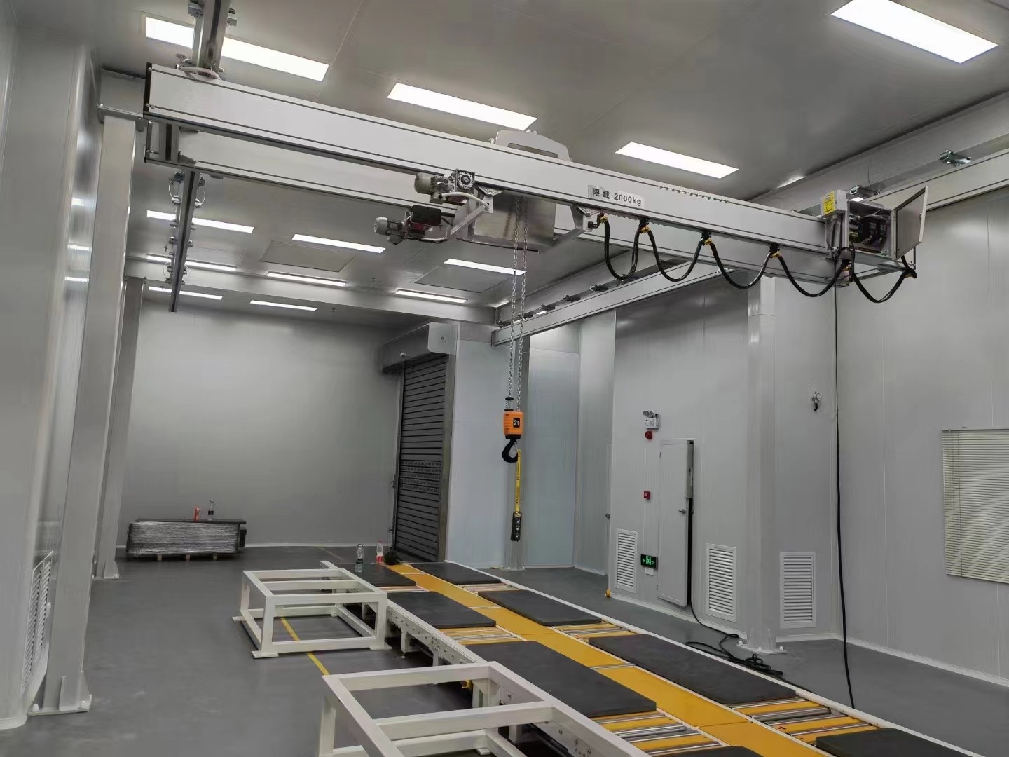 Light suspension workstation crane system